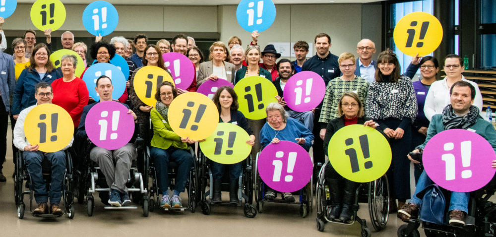 Les signatures pour l'initiative pour l'inclusion sont récoltées!