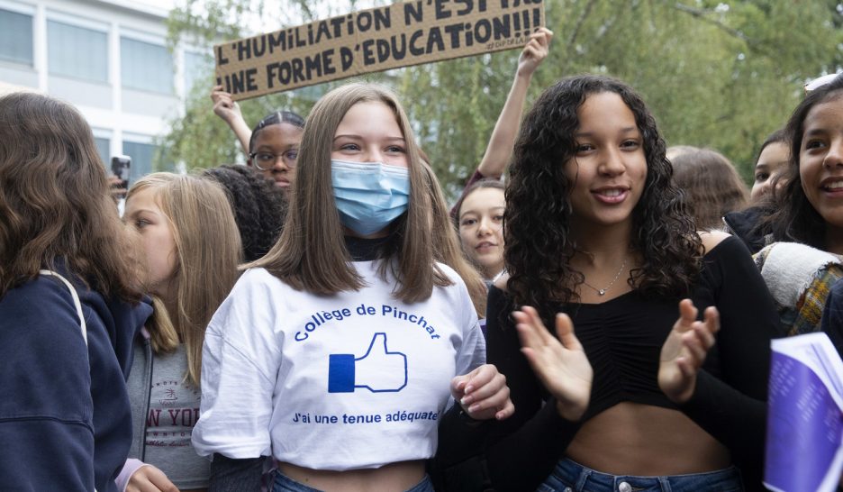 Le “T-shirt de la honte” – vestige d’une mentalité sexiste