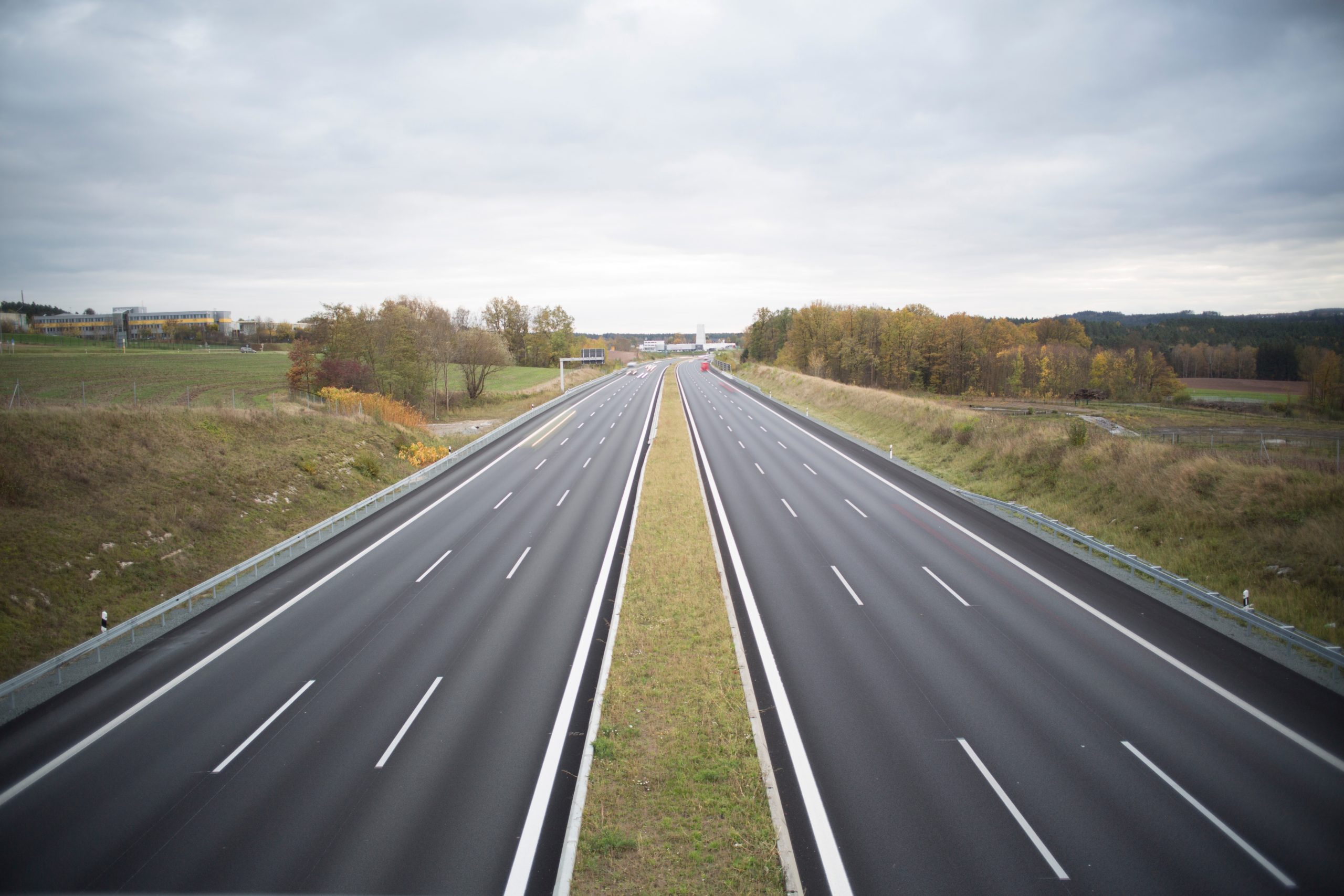 Ständerat setzt auf Autobahnen statt Klimaschutz – SP unterstützt Referendum gegen Vorlage der Autolobby