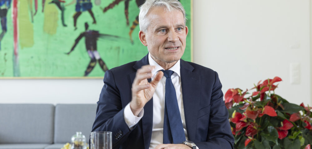 Bern, 10.10.2025; Interview mit Bundesrat und Justizminister Beat Jans in seinem Büro in Bundeshaus West. Foto Monika Flückiger