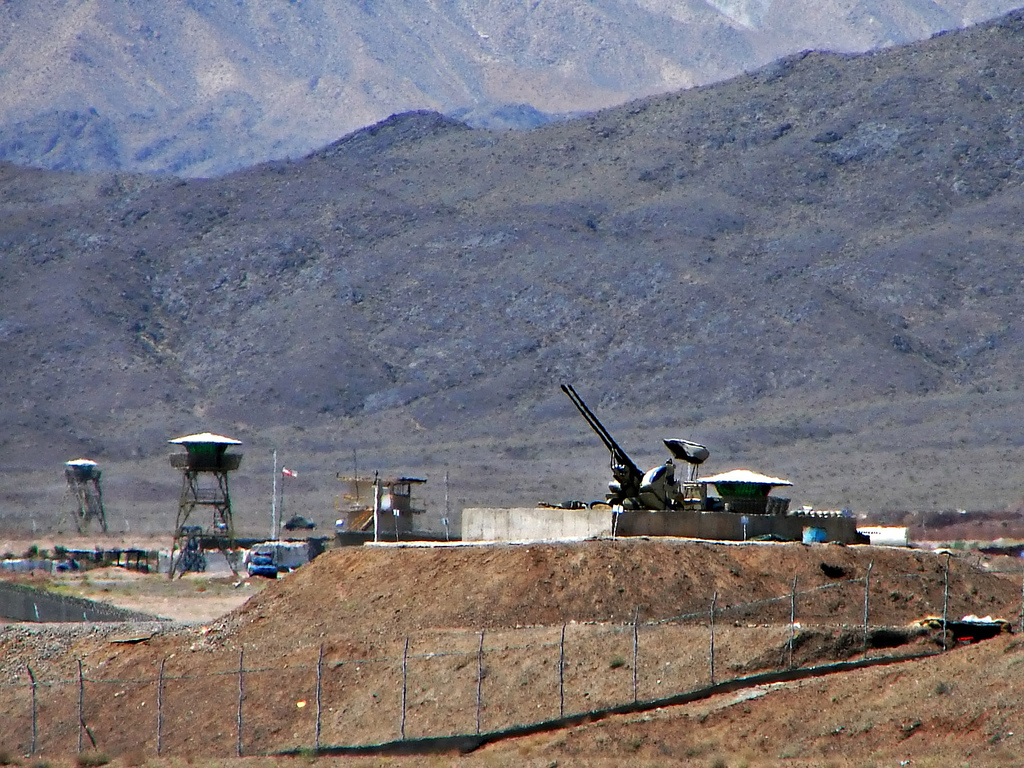 Flugabwehrkanonen aus Oerlikon (heute Rheinmetall), in der Nuklearanlage Natanz, Iran.
