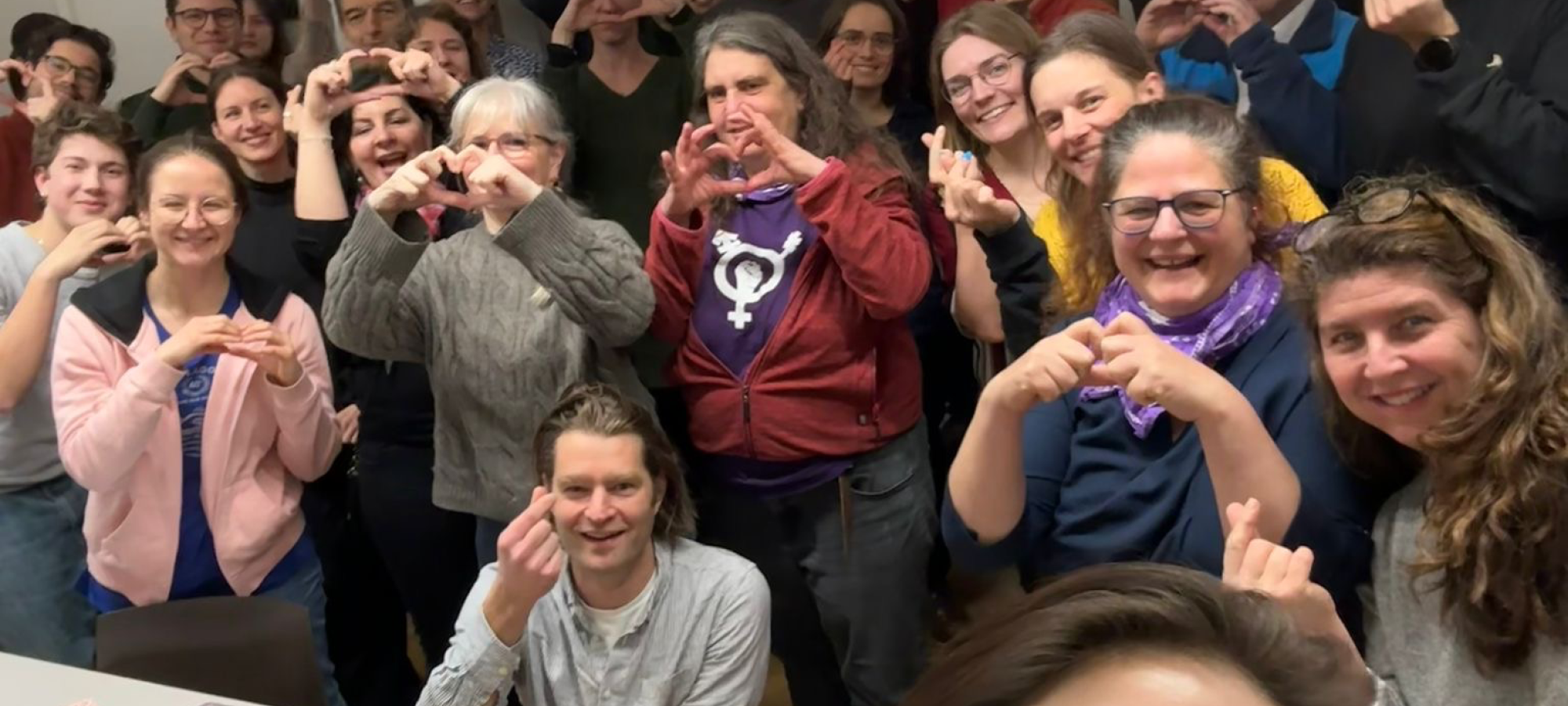Gruppenfoto vom Wahlkampf mit Spass und Erfolg: Campaigning in Zürich.